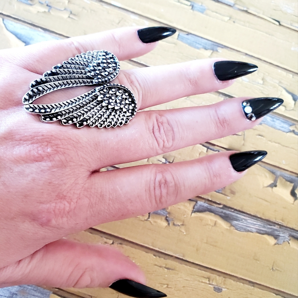 2/$20🌼 Huge Angel Wings Statement Ring NWOT - Picture 5 of 6